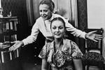 Съемки фильма «Дамы приглашают кавалеров», 1981 год. Нюра — актриса Марина Нееелова, Раиса — актриса Наталья Андрейченко