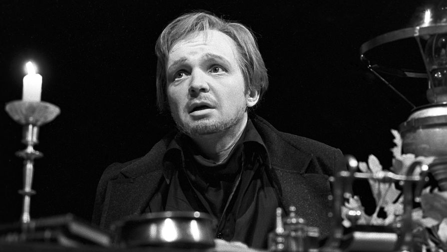Андрей Мягков в&nbsp;сцене из&nbsp;спектакля &laquo;Чайка&raquo; на&nbsp;сцене МХАТ, 1980&nbsp;год