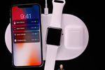 Презентация беспроводного зарядного устройства AirPower и нового смартфона iPhone X во время мероприятия Apple в Купертино, 12 сентября 2017 года