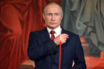 Президент России Владимир Путин во время пасхальной службы в храме Христа Спасителя, 2 мая 2021 года