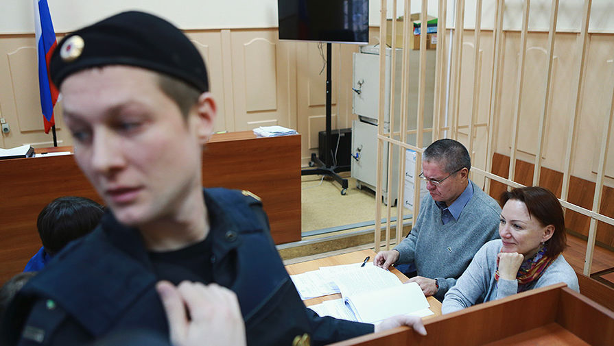 Бывший министр экономического развития Алексей Улюкаев в&nbsp;Басманном суде Москвы, 10 января 2017 года
