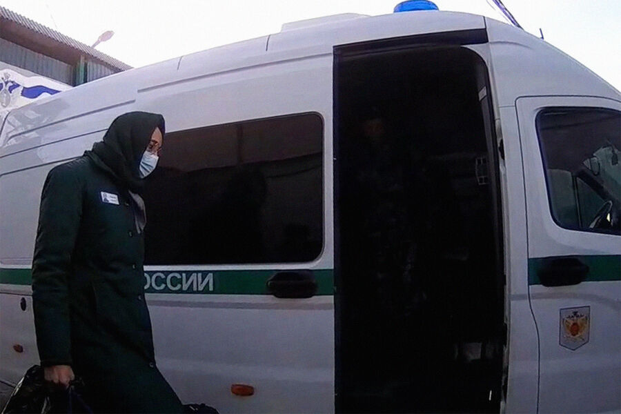 Бриттни Грайнер выходит из&nbsp;женской исправительной колонии №2 в&nbsp;Республике Мордовия, 8&nbsp;декабря 2022&nbsp;года