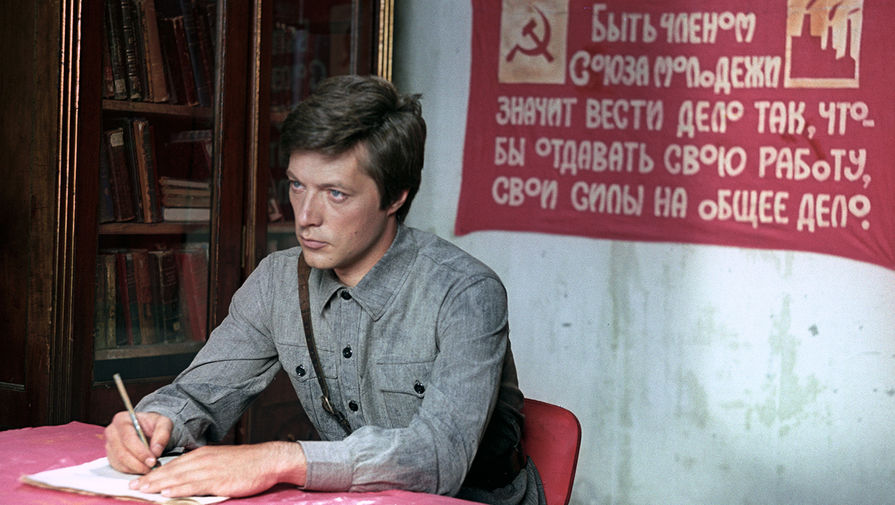 В&nbsp;исторических фильмах Жариков продолжал сниматься и в&nbsp;1980-е, и в&nbsp;1990-е: в&nbsp;фильме &laquo;Первая конная&raquo; он сыграл Ворошилова, в&nbsp;политическом детективе &laquo;Серые волки&raquo; &mdash; председателя КГБ Шелепина, а в&nbsp;драме &laquo;Троцкий&raquo; &mdash; Сталина. Кадр из&nbsp;художественного фильма &laquo;Исполнение желаний&raquo; режиссера Светланы Дружининой, снятого на&nbsp;киностудии &laquo;Мосфильм&raquo;. В&nbsp;роли студента Парташихина &mdash; актер Евгений Жариков, 1974&nbsp;год 