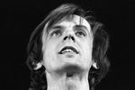 Заслуженный артист РСФСР, ведущий актер Театра имени Моссовета Георгий Тараторкин в роли Эльдара в сцене из спектакля Р. Ибрагимбекова «Дом на песке». 1978 год