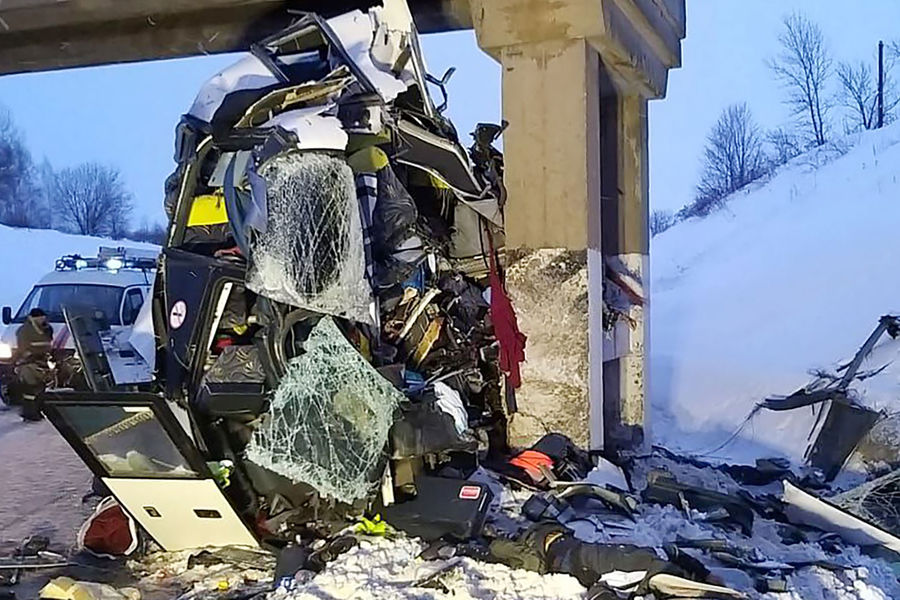 На&nbsp;месте ДТП на&nbsp;трассе &laquo;Каспий&raquo; около&nbsp;села Вослебово, где автобус &laquo;Неоплан&raquo; врезался в&nbsp;опору железнодорожного моста, 2&nbsp;января 2022&nbsp;года