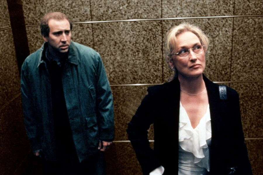 <b>«Адаптация», 2002</b>
<br><br>
Метатрагикомедия Спайка Джонса по&nbsp;сценарию Чарли Кауфмана (точнее, Чарли Кауфмана и Дональда Кауфмана), в&nbsp;которой Николас Кейдж играет Чарли Кауфмана, пытающегося написать сценарий по&nbsp;мотивам книги Сьюзан Орлеан (ее саму на&nbsp;экране изображает Мерил Стрип) «Похититель орхидей», а заодно и выдуманного близнеца Кауфмана &mdash; Дональда (лента посвящена его светлой памяти). Вторая &mdash; и пока что последняя &mdash; номинация на&nbsp;«Оскар» в&nbsp;карьере Кейджа.