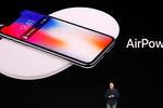 Презентация беспроводного зарядного устройства AirPower во время мероприятия Apple в Купертино, 12 сентября 2017 года