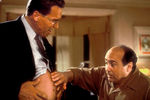 <b>«Джуниор» (1994)</b>
<br>Обладатель «Золотого глобуса», фильм «Джуниор» вновь объединил на съемочной площадке Де Вито и Шварценеггера. На этот раз главные герои — ученые-медики Ларри Арбогаст и Алекс Хесс — участвуют в очередном эксперименте, в ходе которого последний вынашивает ребенка