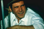<b>«Американские граффити» (1973)</b>
<br><br>
К 30 годам Форд успел разочароваться в профессии и переквалифицировался на плотника: незадолго до этого в драме Микеланджело Антониони «Забриски Пойнт» полностью вырезали его роль.
<br>
Но знакомство с Джорджем Лукасом вернуло Форду веру в личные силы. В «Американских граффити» он исполнил небольшую, но запоминающуюся роль высокомерного гонщика Боба Фалфа. За участие в картине Форд получил $500, но сорвал при этом куда больший куш — впереди его ждали роль Ханса Соло и всемирная слава.
