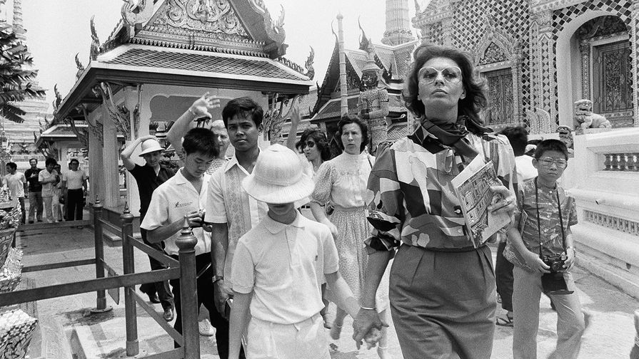 Актриса Софи Лорен в храм «Изумрудного Будды» в Бангкоке, 1983 год