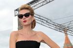 Рената Литвинова перед началом показа осенне-зимней коллекции модного дома Dior на Красной площади, 2013 год