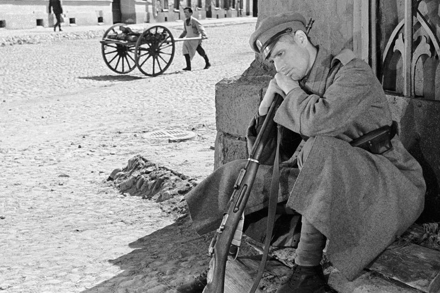 Актер Геннадий Юхтин в&nbsp;роли солдата Мухина в&nbsp;кинофильме &laquo;Рассказы о&nbsp;Ленине&raquo;, 1957&nbsp;год 
