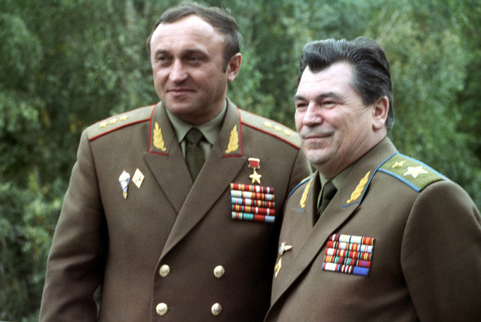 Министр обороны РФ Евгений Шапошников и заместитель Министра обороны РФ Павел Грачев. 1991&nbsp;год.