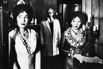 Лариса Гузеева, Алиса Фрейндлих и Андрей Мягков в сцене из фильма «Жестокий романс» по мотивам пьесы Александра Островского «Бесприданница», 1984 год