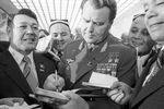 XXVI съезд КПСС. Летчик-космонавт СССР, дважды Герой Советского Союза Владимир Шаталов (в центре) среди делегатов съезда, 1981 год
