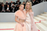 Кейт Мосс со своей дочерью Лилой Мосс во время балла Met Gala, 2023 год