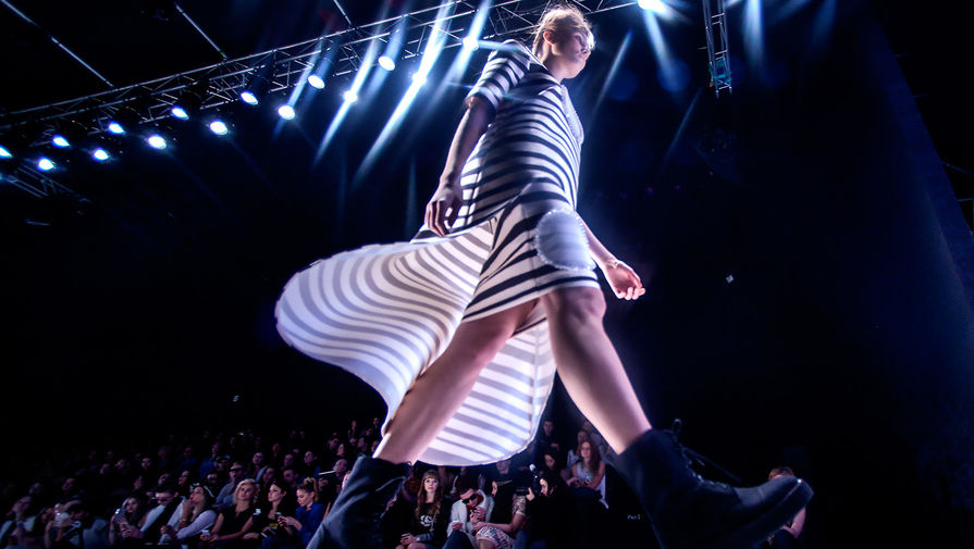 Модель на&nbsp;показе в&nbsp;рамках Недели моды Mercedes-Benz Fashion Week Russia в&nbsp;ЦВЗ &laquo;Манеж&raquo; в&nbsp;Москве