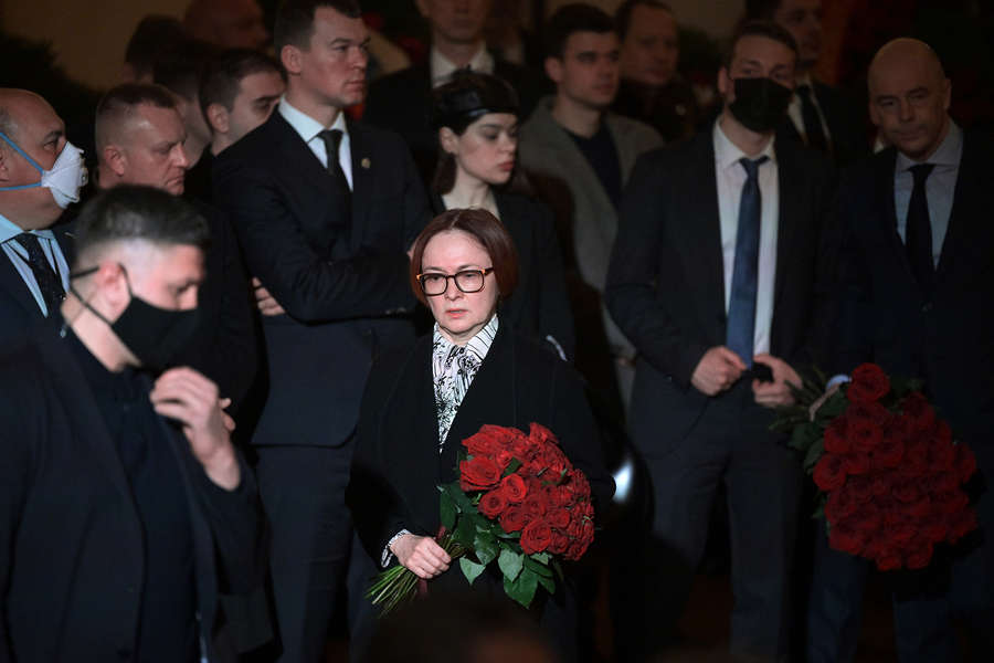 Председатель Центрального банка РФ Эльвира Набиуллина на&nbsp;церемонии прощания с&nbsp;руководителем фракции ЛДПР Владимиром Жириновским в&nbsp;Колонном зале Дома Союзов в&nbsp;Москве, 8&nbsp;апреля 2022&nbsp;года