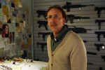 <b>«Пипец», 2010</b>
<br><br>
Ироничный боевик Мэттью Вона по комиксу Марка Миллара про обычного подростка Дэйва Лизевски (Аарон Тейлор-Джонсон), который решает стать супергероем и ввязывается в противостояние с всамделишными гангстерами. Кейдж изобразил в ленте сурового Папаню, отца Убивашки (Хлоя Грейс Морец) — будущей напарницы главного героя.