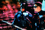<b>Джордж Клуни — фильм «Бэтмен и Робин» (1997)</b>
<br><br>
В худшем «Бэтмене» главную роль сыграл Джордж Клуни. Несмотря на внушительный каст (Арнольд Шварценеггер, Ума Турман, Алисия Сильверстоун, О'Доннелл) и Джоэла Шумахера в режиссерском кресле, лента получила множество номинаций на «Золотую малину», а сам Клуни назвал ее «напрасной тратой денег».
