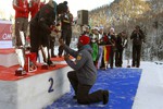 Американский разгоняющий Ник Тэйлор сделал предложение пилоту Елане Мейерс прямо на церемонии награждения