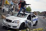 При столкновениях в Балтиморе ранены 15 полицейских