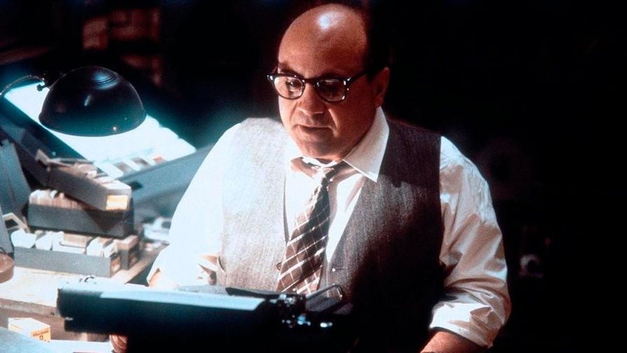 <b>«Секреты Лос-Анджелеса» (1997)</b>
<br>Один из лучших криминальных триллеров с по-настоящему внушительным кастом (помимо Де Вито в нем снялись Кевин Спейси, Рассел Кроу, Гай Пирс и Ким Бейсингер) получил девять номинаций на «Оскар». Картина повествует о мрачных сторонах жизни города ангелов в 50-х