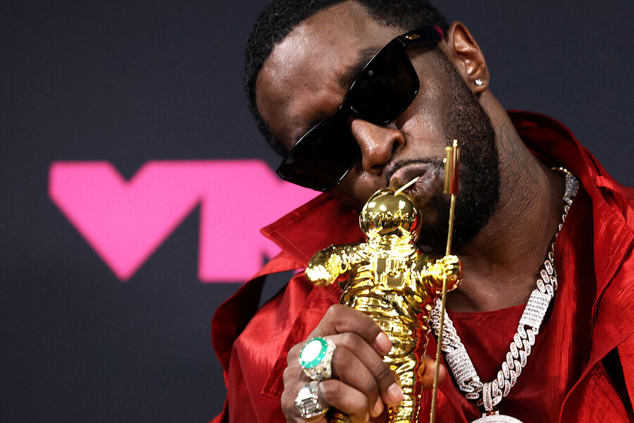Рэпер Дидди с&nbsp;наградой Global Icon Award на&nbsp;церемонии вручения наград MTV Video Music Awards 2023, 13&nbsp;сентября 2023&nbsp;года 