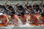 Участники состязания в&nbsp;честь праздника драконьих лодок в&nbsp;провинции Фуцзянь, 29&nbsp;мая 2017&nbsp;года