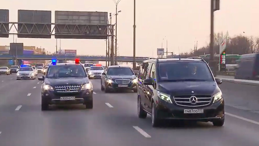 Кортеж патриарха Московского и всея Руси Кирилла во время движения по&nbsp;МКАД с&nbsp;молитвой об избавлении от вредоносного поветрия &mdash; коронавирусной инфекции, 3 апреля 2020 года