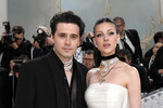 Бруклин Бекхем и Никола Пельтц на Met Gala 2023