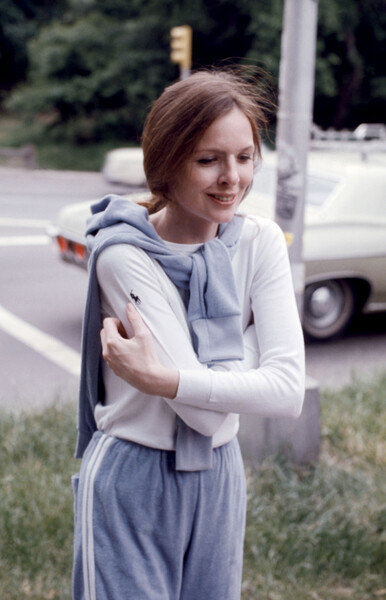 Дайан Китон во время прогулки по&nbsp;Нью-Йорку, 1975&nbsp;год