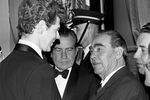 Генеральный секретарь ЦК КПСС Леонид Брежнев беседует с&nbsp;американским пианистом Ваном Клиберном во время визита в&nbsp;США, 1973&nbsp;год