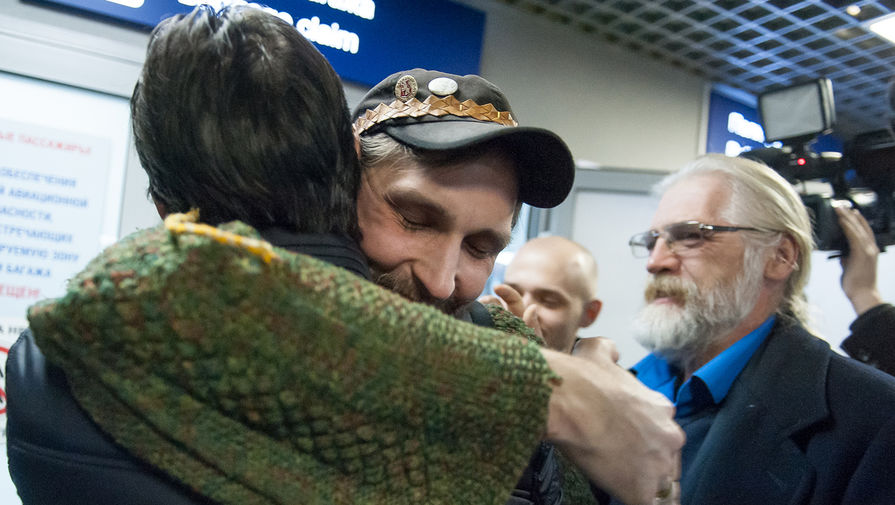 Гражданин России Константин Журавлев, захваченный боевиками в Сирии в 2013 году, в аэропорту Томска