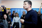 Кандидат в Президенты Украины Владимир Зеленский на избирательном участке в Киеве, 31 марта 2019 года