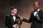 Лионель Месси и Дидье Дрогба на&nbsp;65-й церемонии &laquo;Золотого мяча&raquo;, 29&nbsp;ноября 2021&nbsp;года