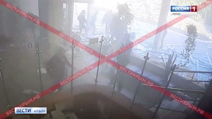 Нападение на колледж в Керчи. Скриншот видео с камер наблюдения.