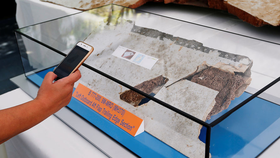 Обломки самолета в&nbsp;Куала-Лумпуре в&nbsp;пятую годовщину исчезновения Boeing-777 авиакомпании Malaysia Airlines рейса MH370, 3 марта 2019 года