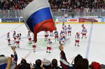 Российские болельщики радуются победе сборной в матче группового этапа чемпионата мира по хоккею 2017 между сборными командами Италии и России.