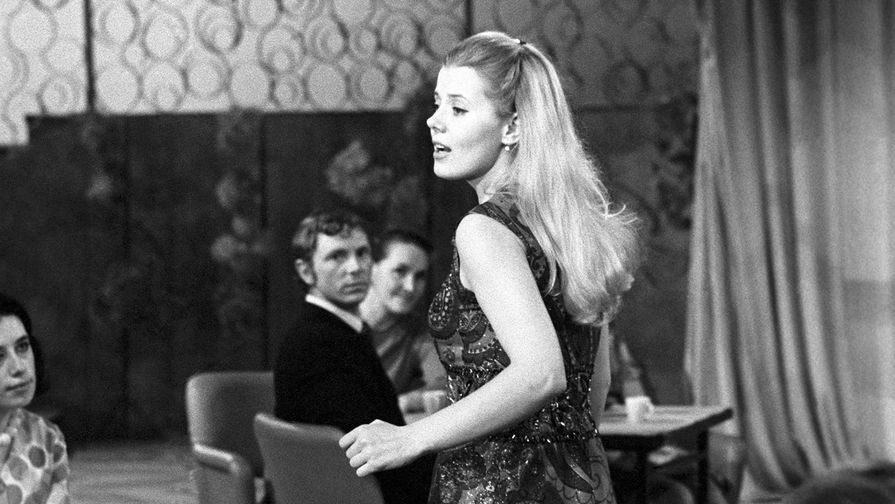 Певица Людмила Сенчина на&nbsp;съемках телепередачи &laquo;Голубой Огонек&raquo;, 1975 год