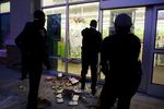 При столкновениях в Балтиморе ранены 15 полицейских