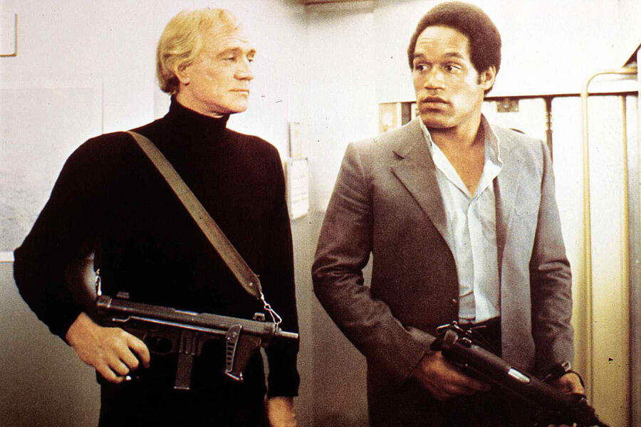 Ричард Харрис и О.Джей Симпсон в&nbsp;кадре из&nbsp;фильма &laquo;Перевал Кассандры&raquo; (1976)
