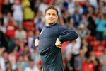 Робби Уильямс на футбольном поле перед матчем сборной Англии Soccer Aid 2014 на «Олд Траффорд» в Манчестере