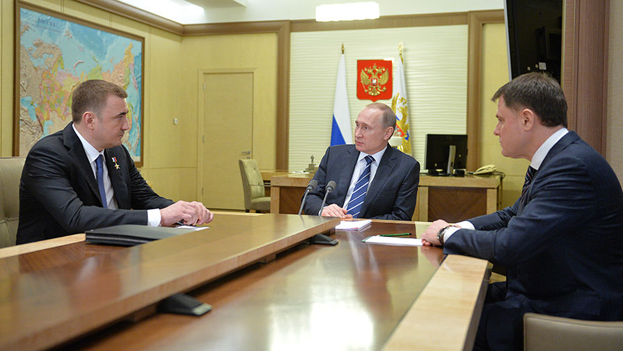 Алексей Дюмин, президент России Владимир Путин и губернатор Тульской области Владимир Груздев во время встречи в&nbsp;резиденции Ново-Огарево, 2016&nbsp;год