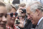 По всему Лондону были накрыты праздничные столы, на которых выставлялись чай и печенье. Подарком для горожан стало появление за столами членов королевской семьи: принц Чарльз вместе с женой Камиллой присоединился к чаепитию в центре Лондона, возле магазина Fortnum&Mason.