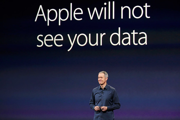 Джеф Уильямс во время презентации Apple
