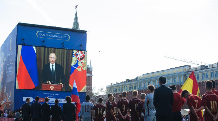 Видео-мост президента Российской Федерации Владимира Путина с&nbsp;участниками футбольного турнира во время мероприятий в&nbsp;рамках празднования 1000&nbsp;дней до&nbsp;ЧМ-2018 в&nbsp;России