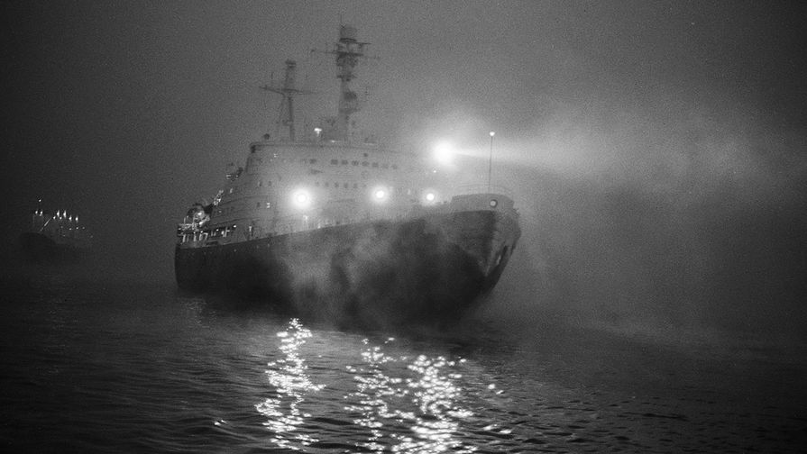 Атомный ледокол «Ленин» в Кольском заливе, 1984 год