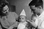Валерий Быковский с женой Валентиной и сыном Валерой, 1963 год