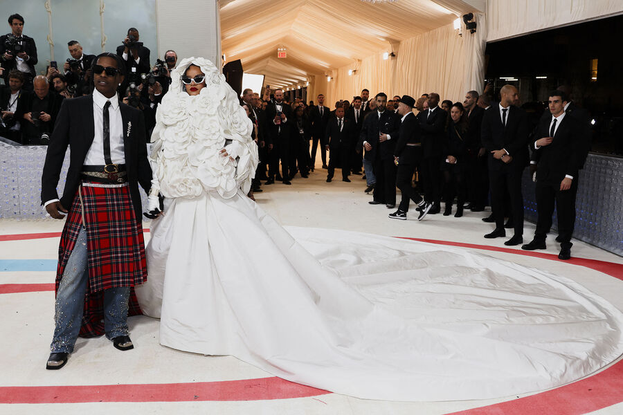 Певица Рианна и рэп-исполнитель Asap Rocky на&nbsp;Мет Гала 2023&nbsp;в&nbsp;Нью-Йорке